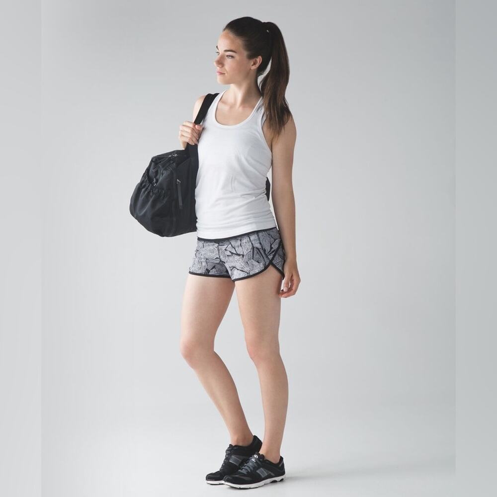 Lululemon Speed Short Dottie Tribe White Black / Black Running Jogging size 6